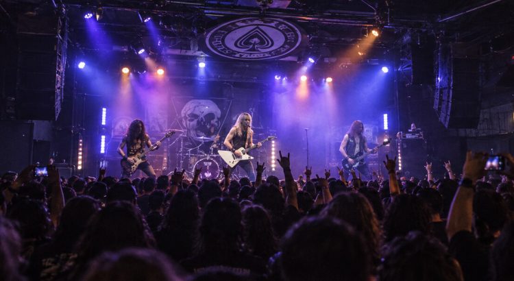Vista amplia recreada desde el fondo del Ace of Spades durante la presentación de Enforcer.