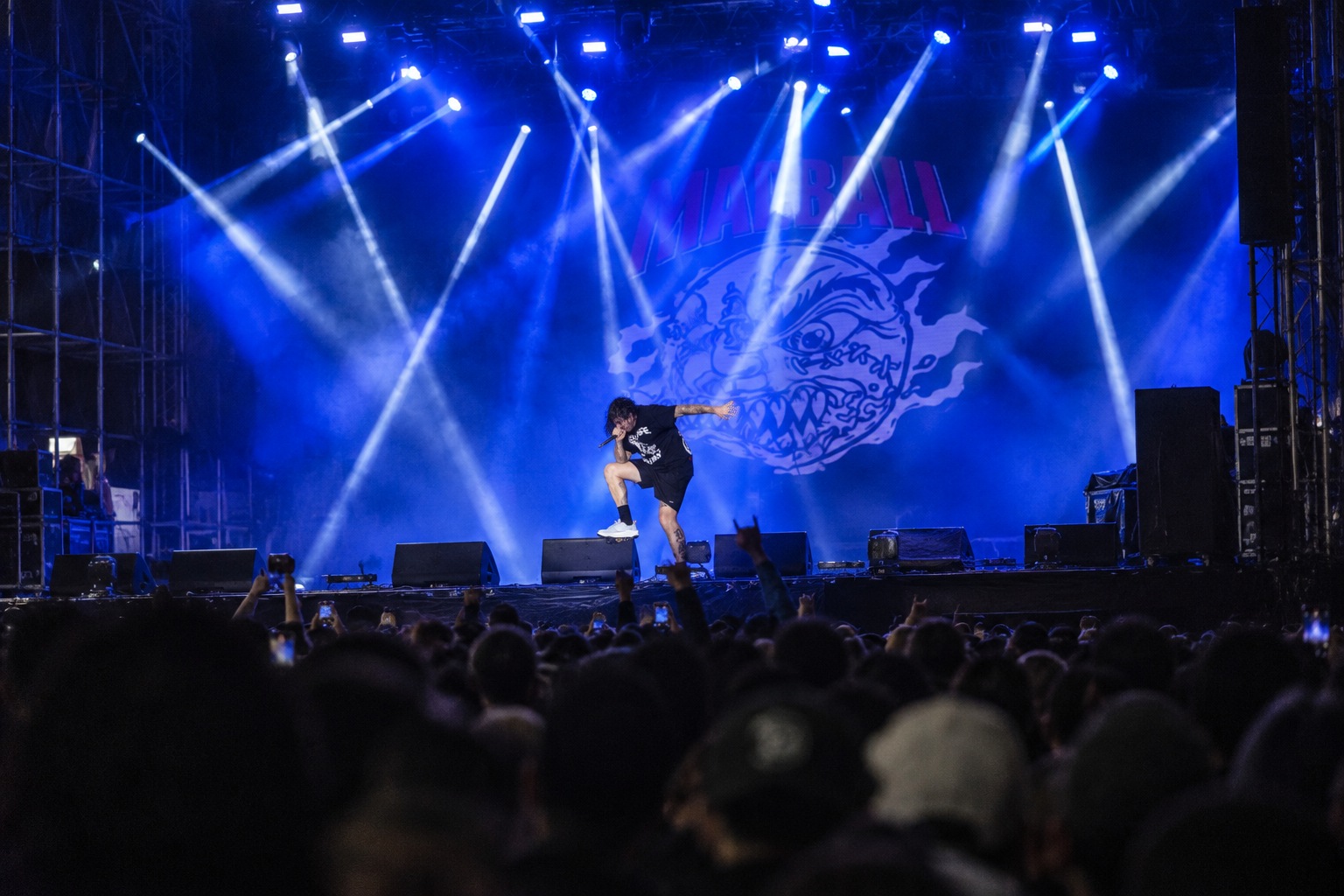 Madball en una recreación editorial basada en registros del escenario Bio de 2025